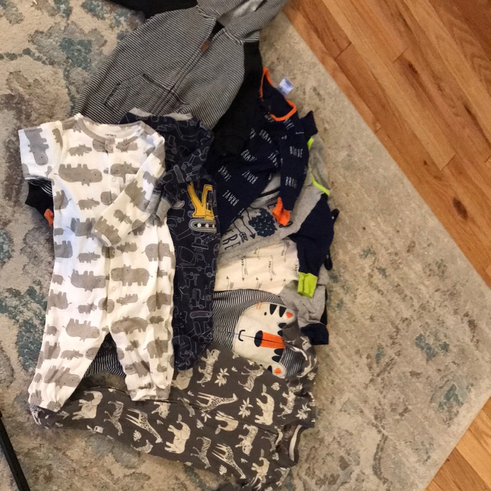 8 baby onesies- 6mo